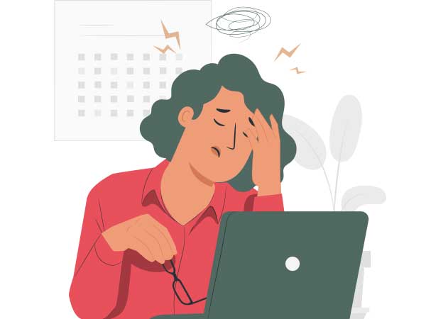 mujer en el trabajo con estres